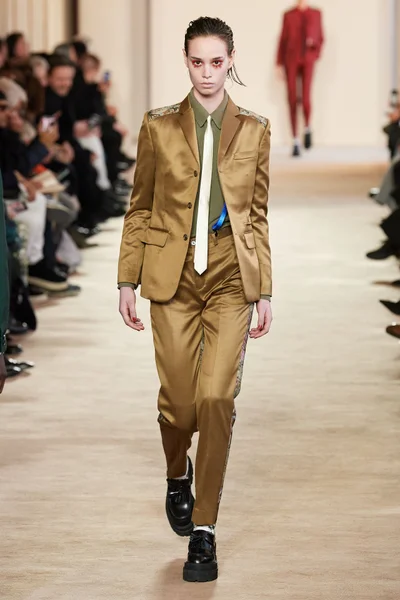 Look 3